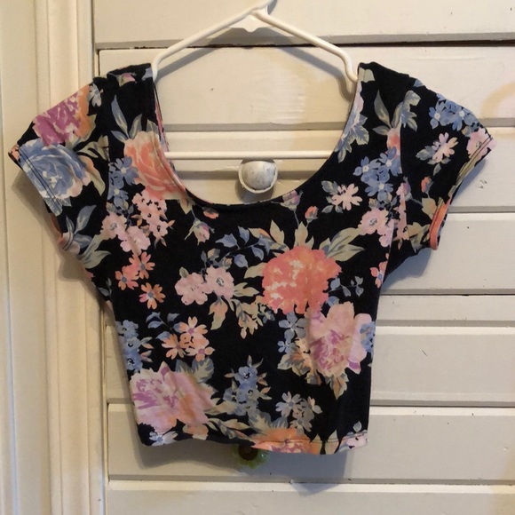 Cute floral crop top - Picture 1 of 3